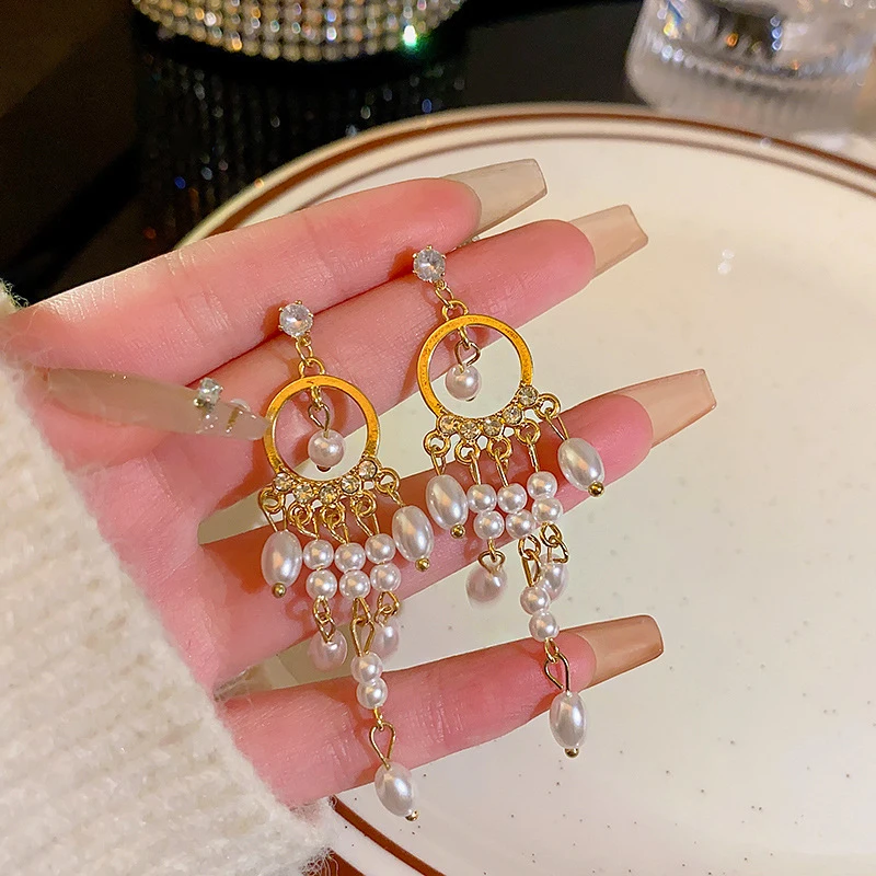 

Unique Elegant Pearl Long Tassel Stud Earrings for Women New Fashion Retro Exquisite Temperament Ladies Wedding Party Jewelry