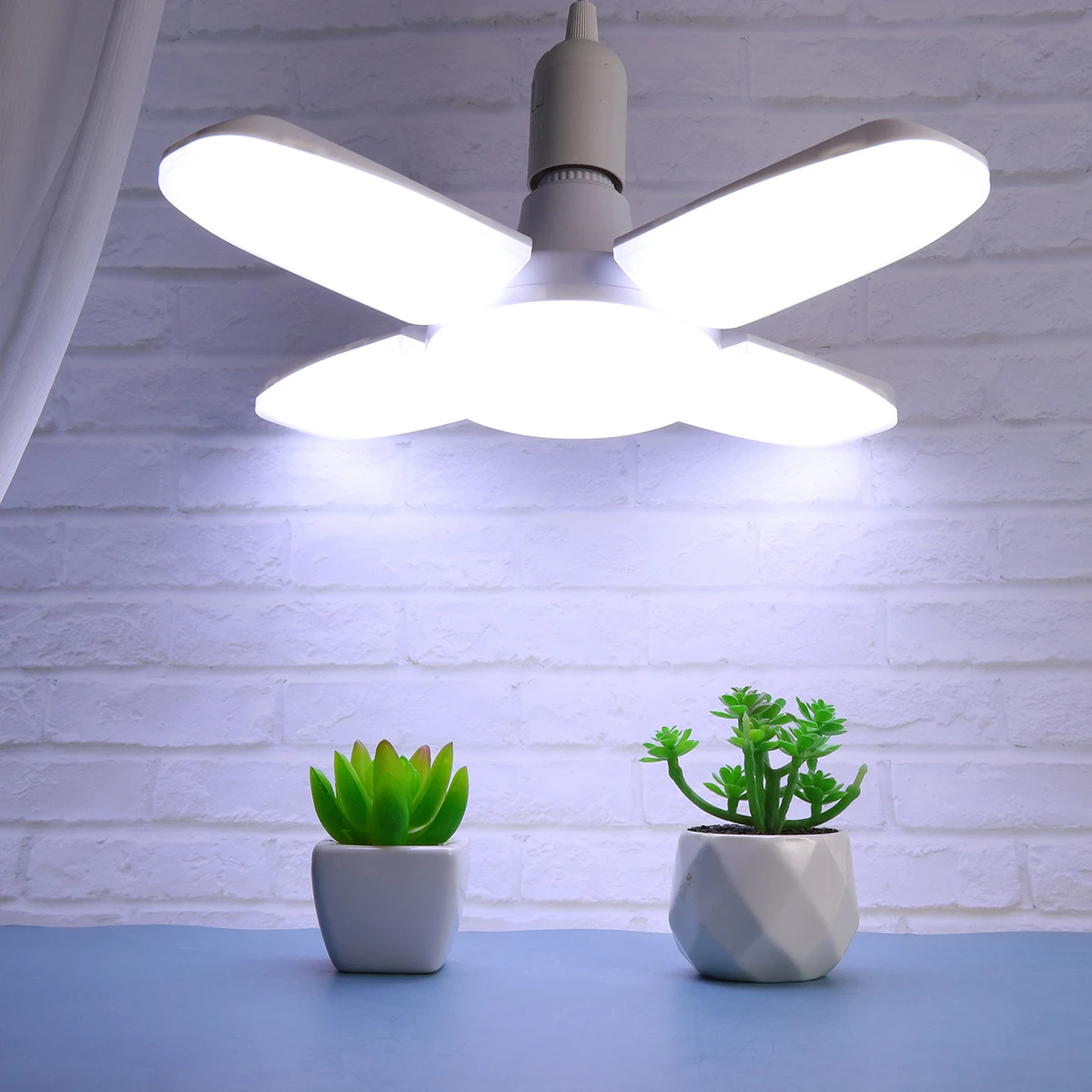 

Adjustable Angle Foldable 4 Blades LED Light Bulb Energy Efficient Lamp For Home Dining Room Garage