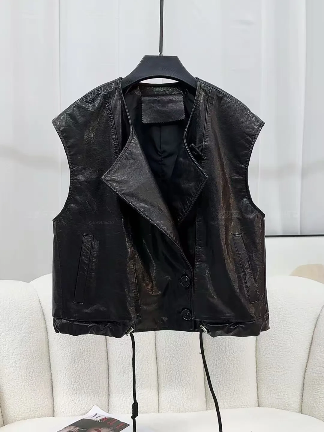 

Женский кожаный жилет из овчины с одной пуговицей, универсальная верхняя одежда для осени, однотонный дизайн для повседневной носки