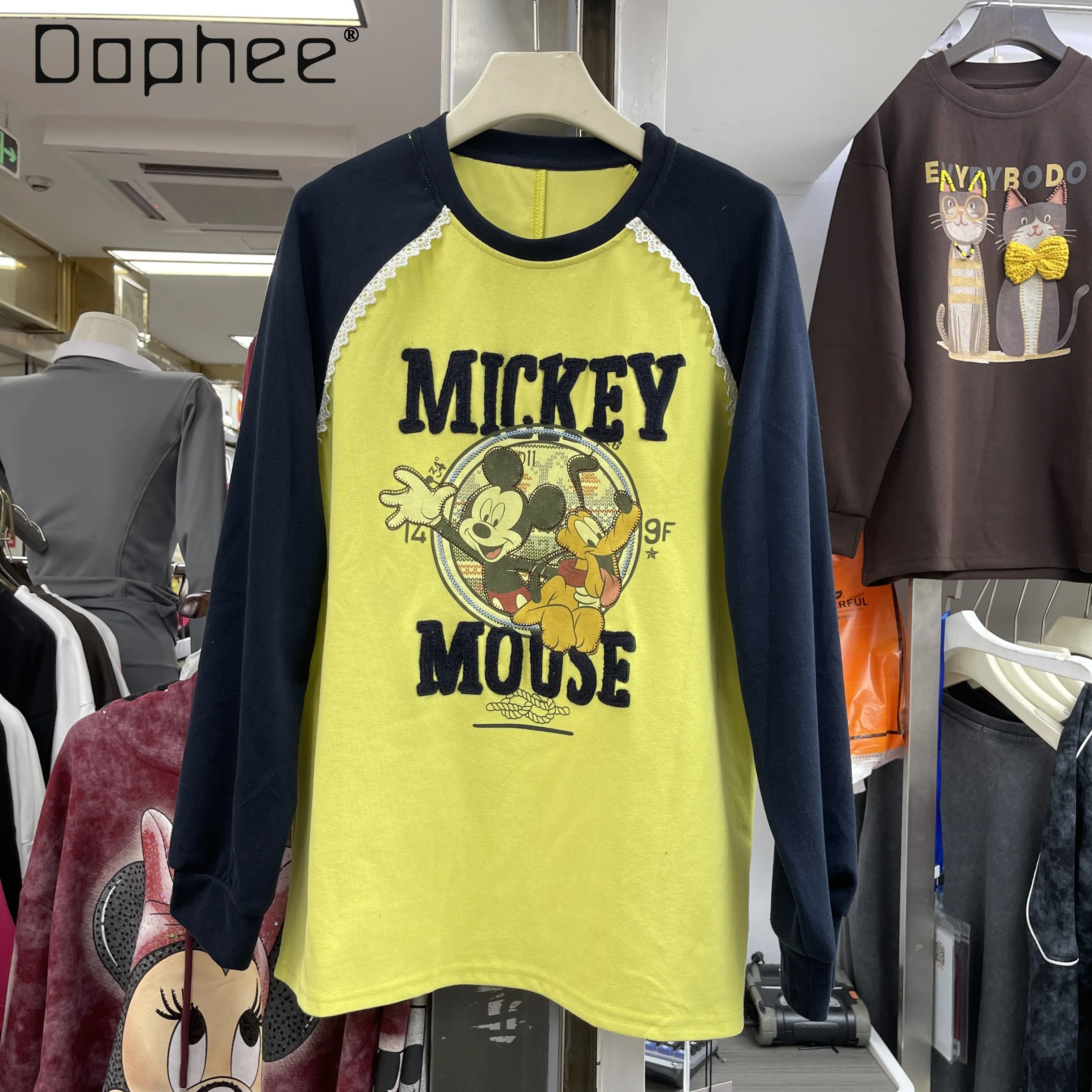 

2025 Autumn Winter Retro Raglan Sleeve Lace Patchwork Long Sleeve Loose Casual Youthful Cartoon Printed T-Shirt for Women