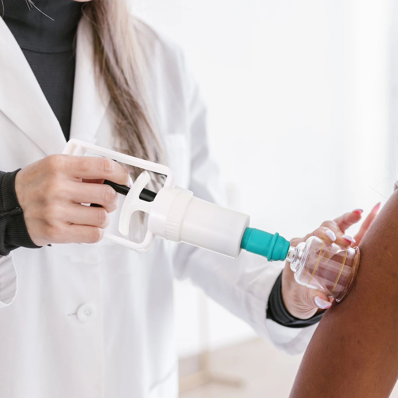 

Manual Cupping Pump Resistant Suction Hand Vacuum Pump For Body Therapy Aspirating Tool Cupping Supplies