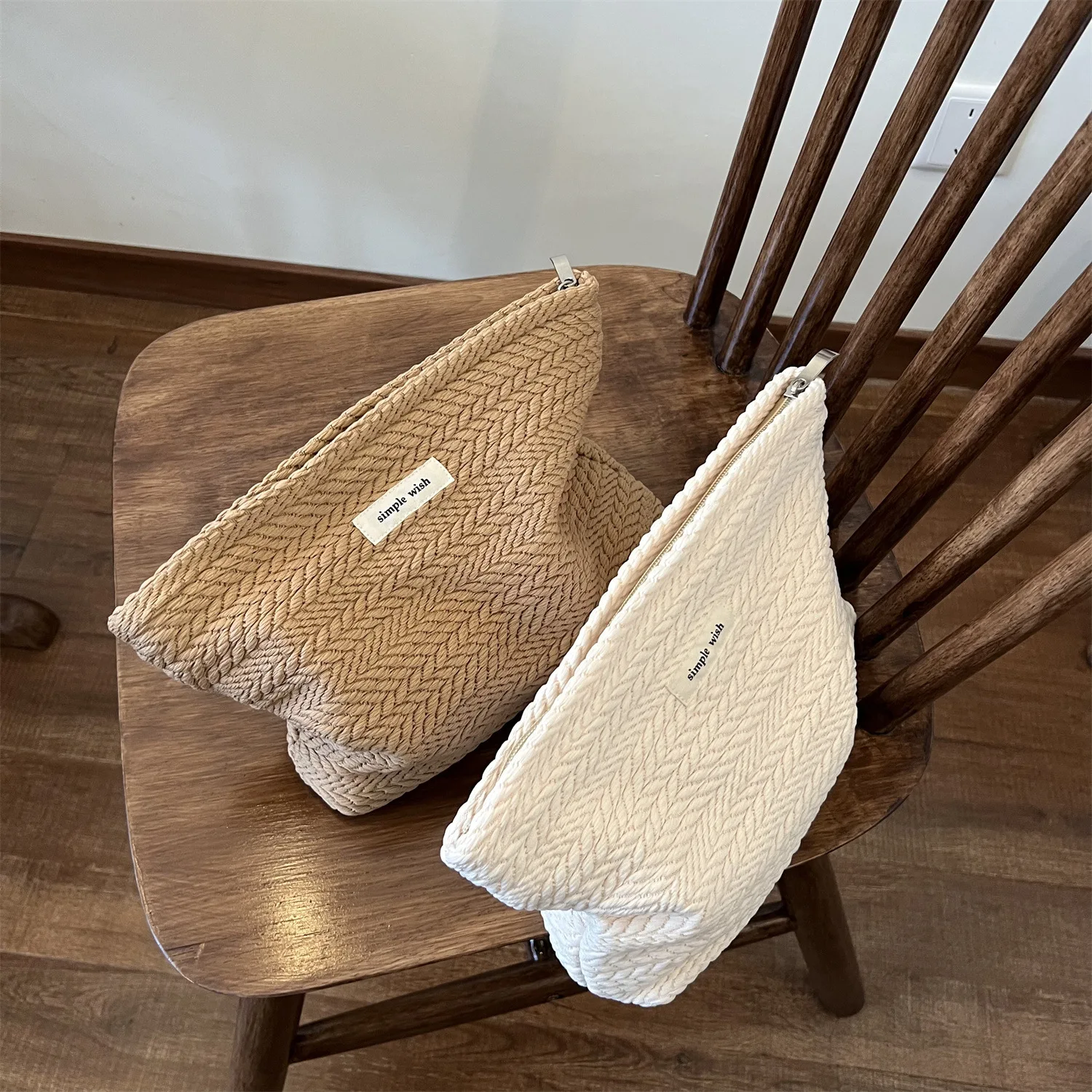 Bolsa de maquillaje de algodón tejida a mano: bolsa de cosméticos de ganchillo artística con cremallera, bolso de mano minimalista para mujer