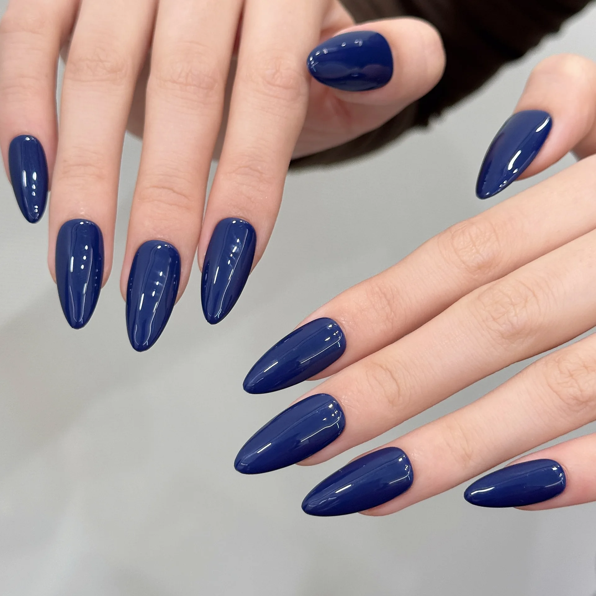10pcs Simple Blue Handmade Press on Fake Nails Art Solid Color Mid-length Almond False Nails Tips Wearable Full Cover Nail Sets
