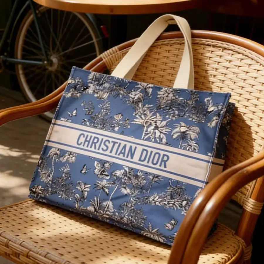 Dior’s bag Luxury Custom Blue Handheld Tote Bag With Makeup Organizer Multi-purpose Shopping Cosmetic Bag Set Ideal Holiday Gift view 4