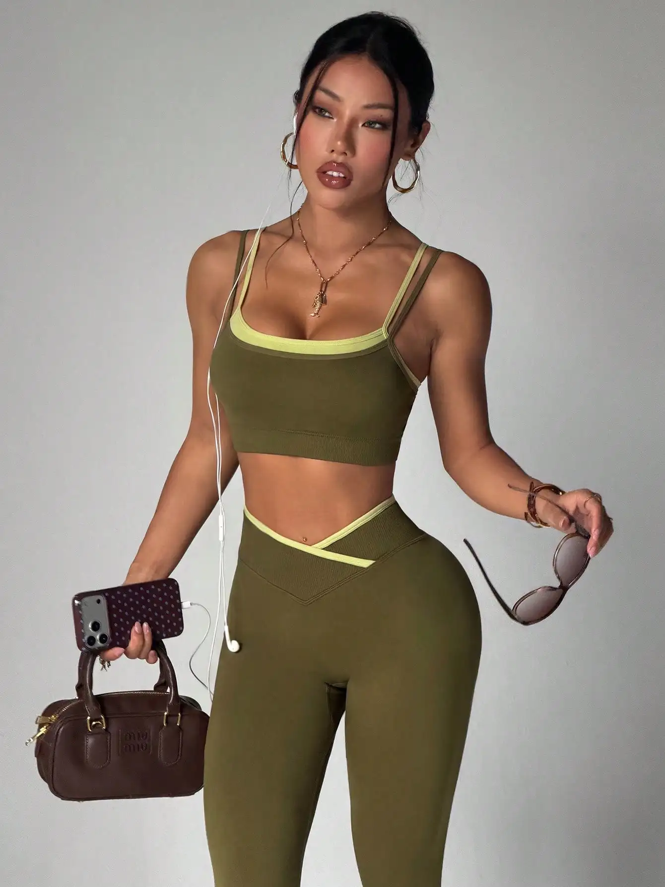 Nahtloses Yoga-Set für Damen, 2-teilig, Sport-BH, High-Waist-Leggings, verstellbare Träger, V-Taille, Po-Lifting, Workout – Detail 11