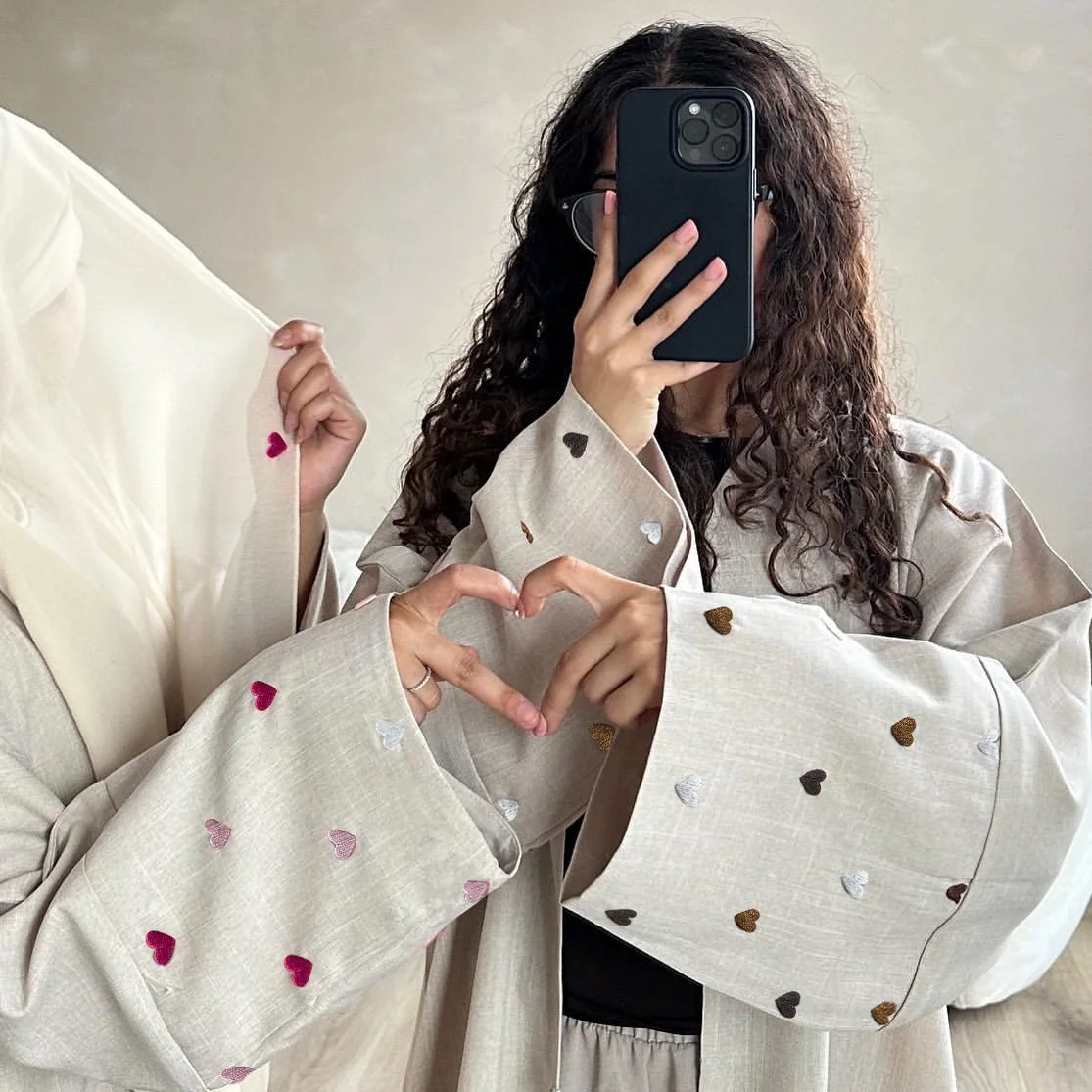 Abaya abierta con bordado de amor para mujer, Kimono liso de Dubái, elegante cárdigan musulmán, ropa islámica, 2024