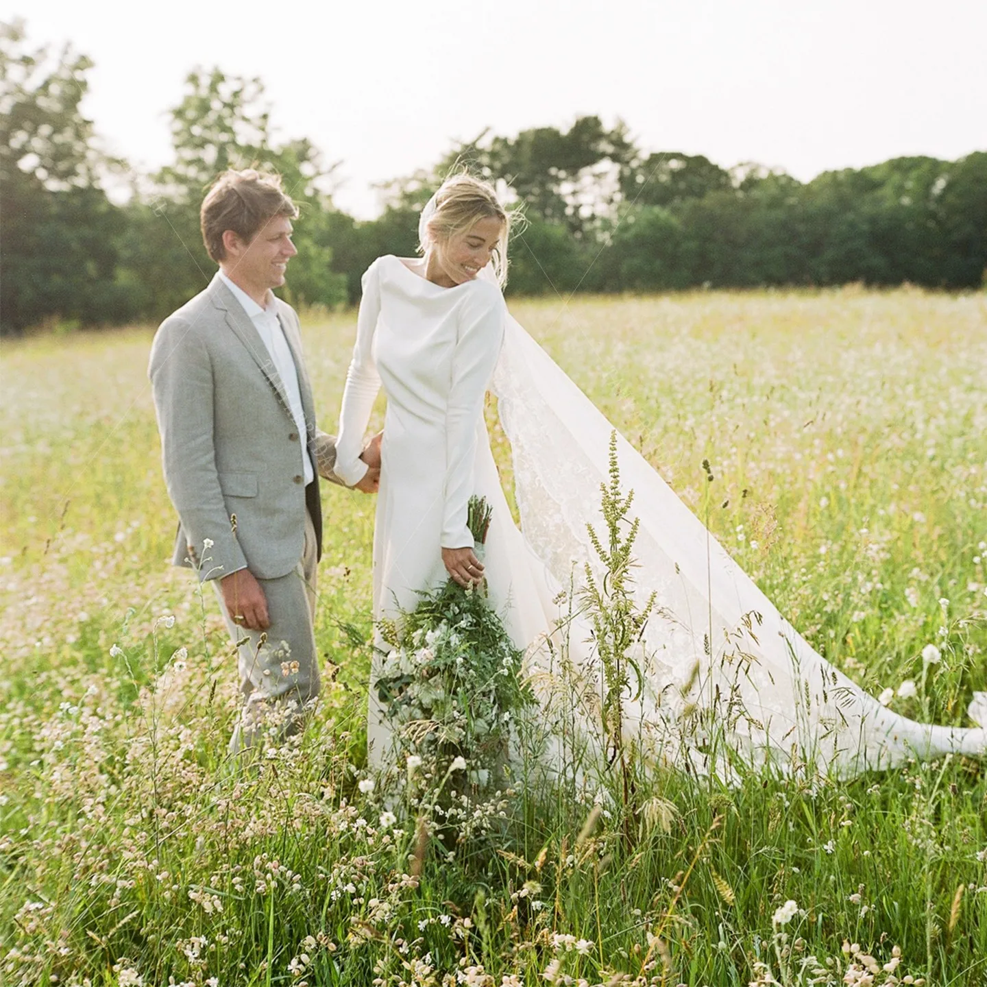 فستان زفاف أنيق من الساتان الناعم بأكمام طويلة بدون ظهر فستان زفاف على شكل حرف A سويب تراين بسيط فستان زفاف لالتقاط الصور TSWD871 #3