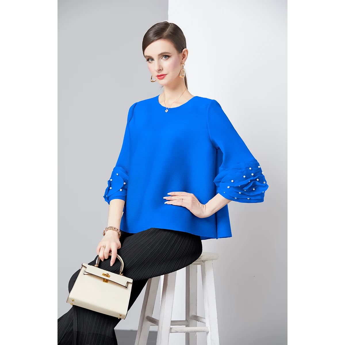 

Pleated Flared Sleeve Top 2025 Summer Age-reducing Clothing Beaded Round Neck Loose and Thin Long-sleeved T-shirt Versatile
