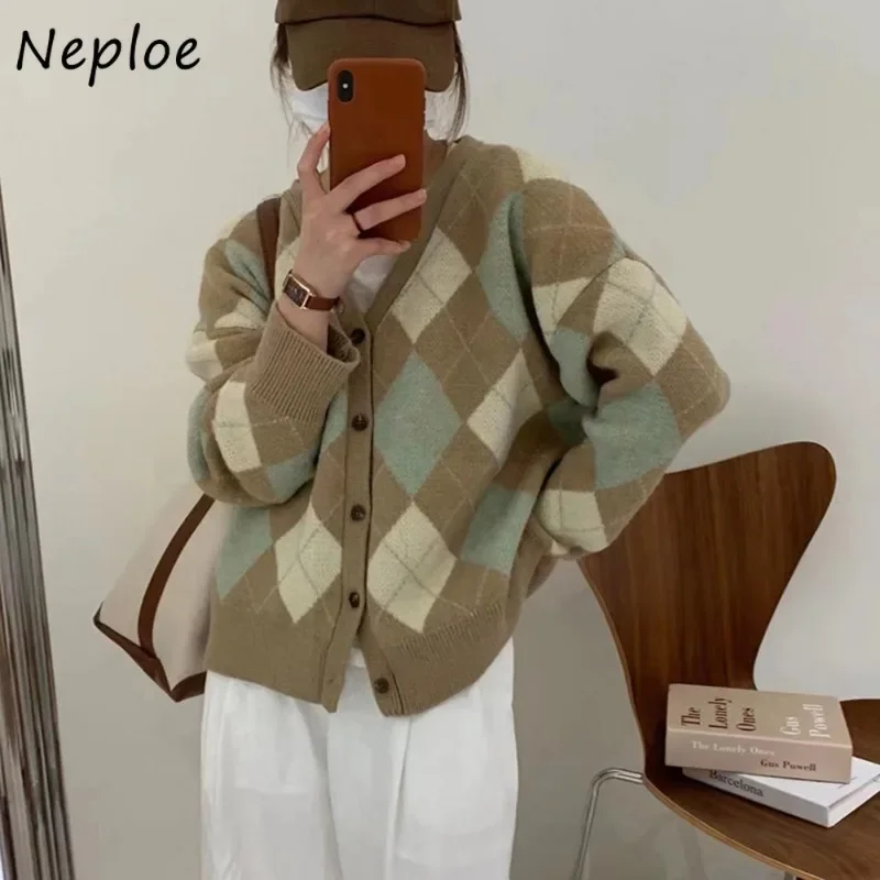 Neploe คาร์ดิแกนถักลายตารางเพชรสไตล์เกาหลี, เสื้อโค้ทสเวตเตอร์ยาวปานกลางสีตัดกันทรงหลวม2024ฤดูใบไม้ร่วงฤดูหนาว