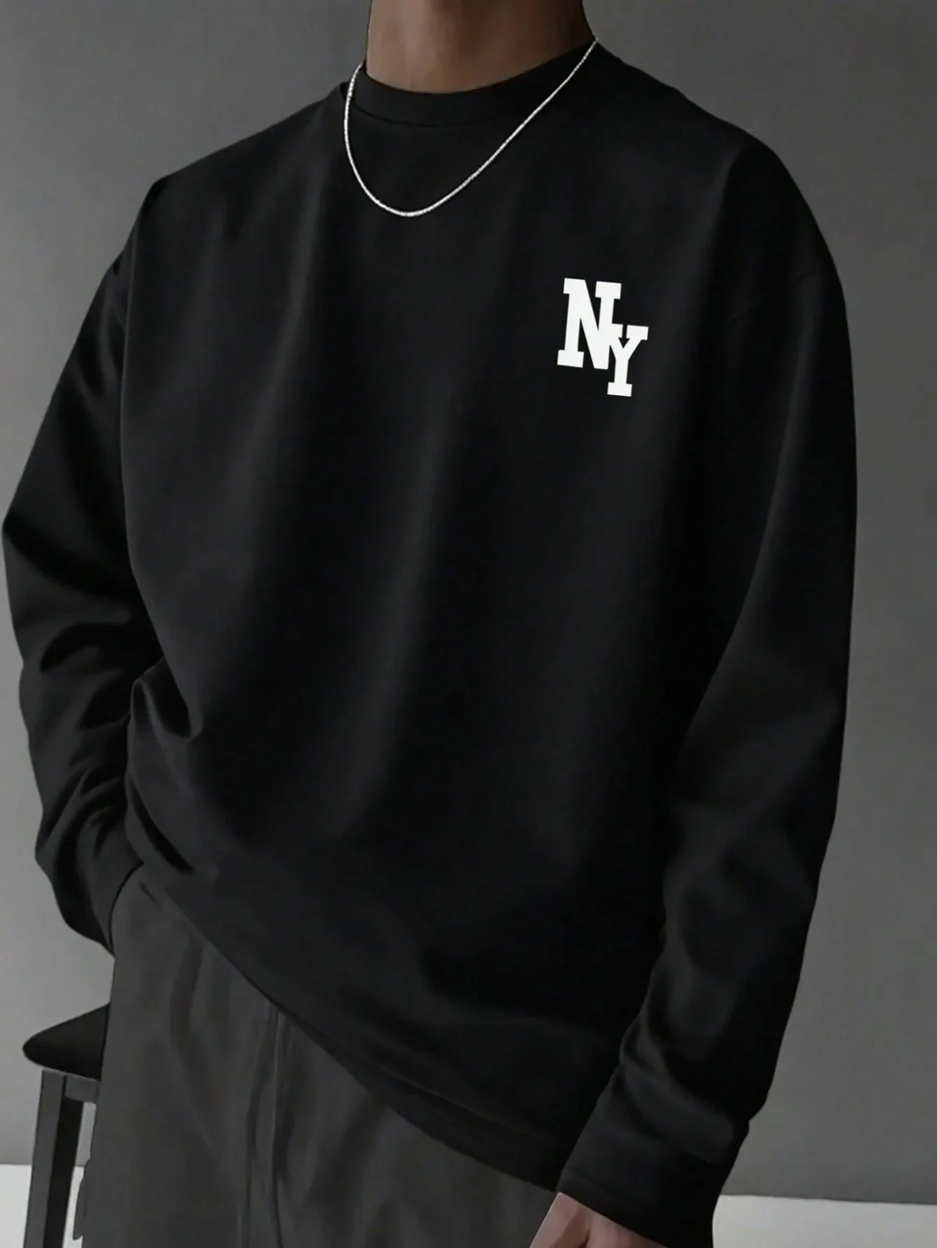 القميص الرجالي الجديد بأكمام طويلة لربيع وخريف 2025 كاجوال ناعم ومريح مع طباعة حروف ثلاثية الأبعاد #1