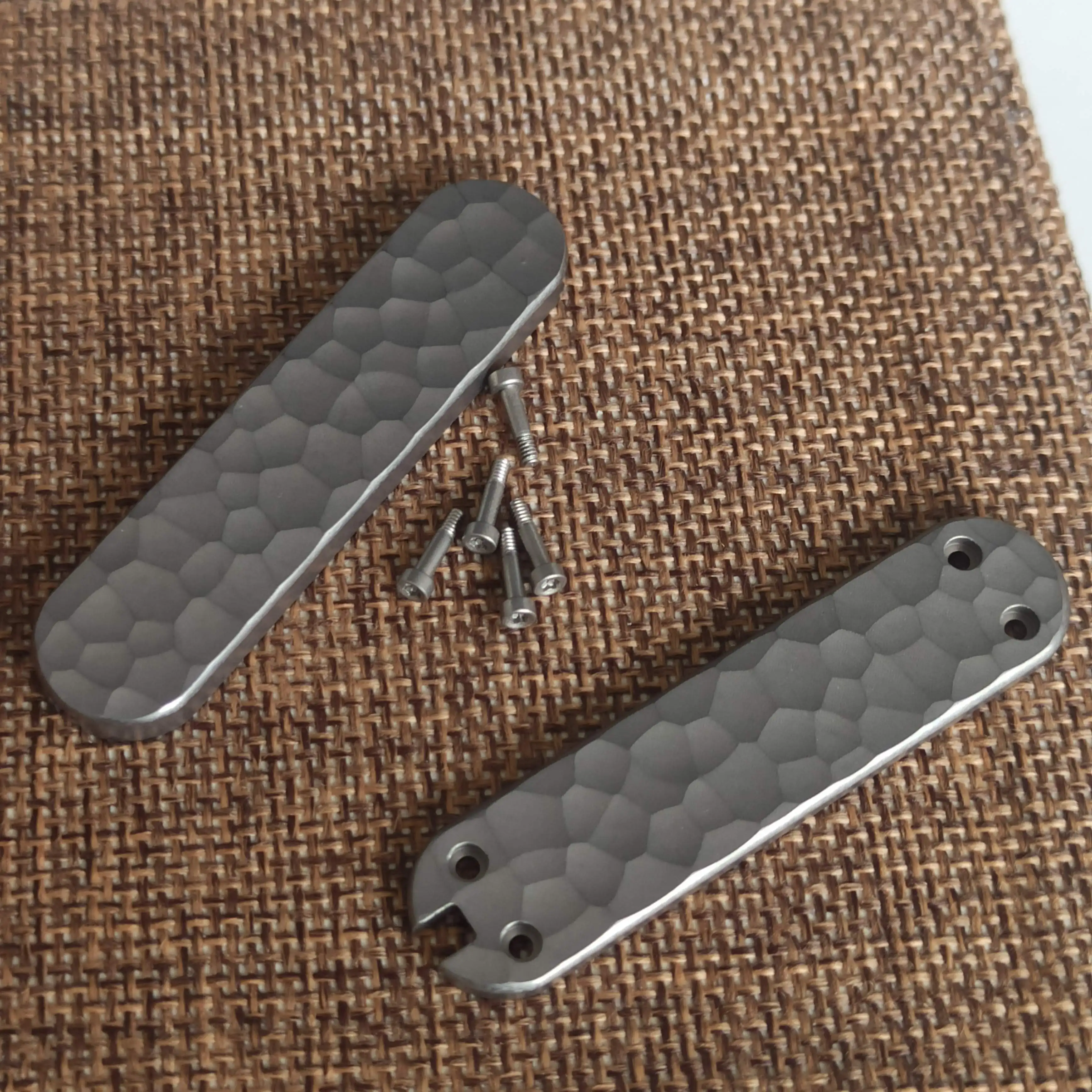 1 Paar TC4 Titan-Griffschalen mit Stiftschlitz für 58 mm Victorinox Schweizer Taschenmesser, DIY-Ersatzzubehör – Detail 5