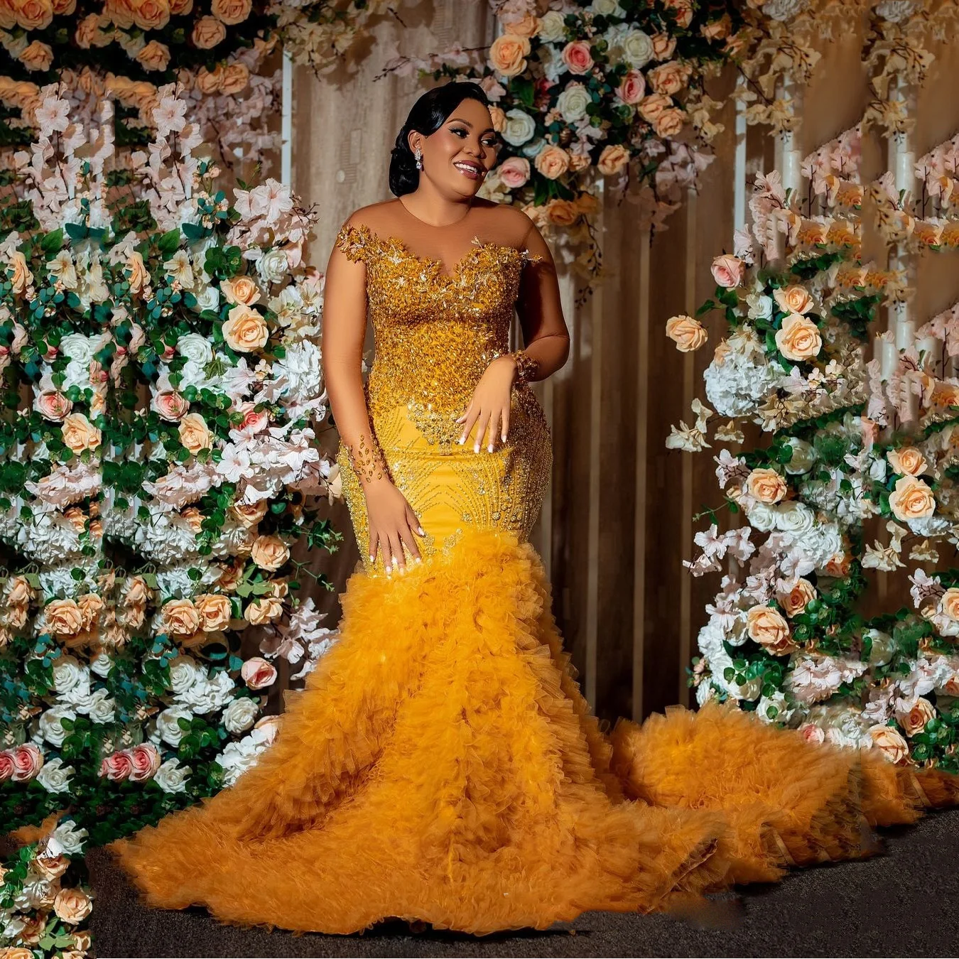 Vestidos de fiesta de lujo dorados, volantes de lentejuelas, tul, apliques de cuentas, vestido de noche Formal, vestidos de boda exuberantes escalonados largos, botones traseros