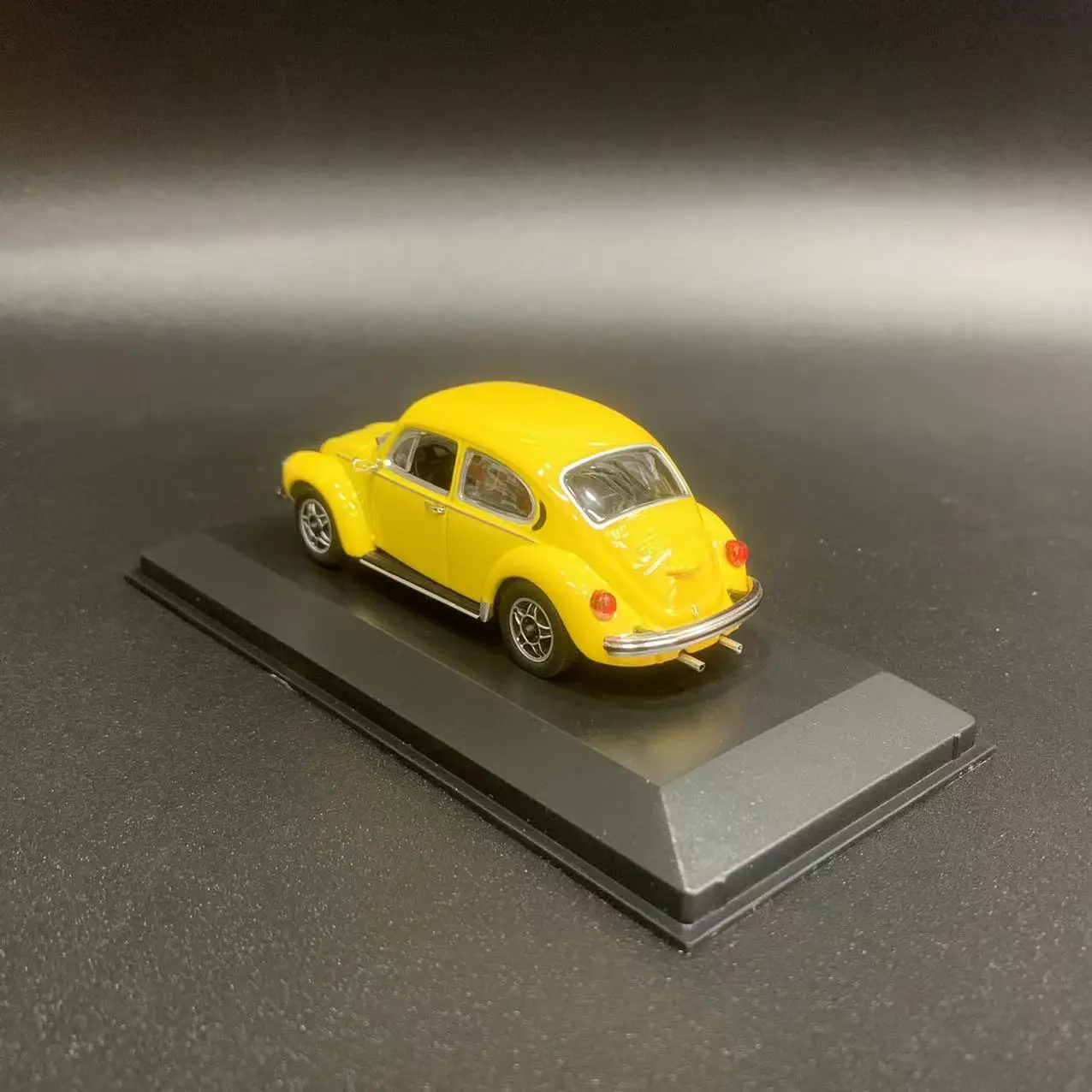 MINICHAMPS 1:43 Model Car Beetle 1974 Alloy Die-cast Classical Vehicle - Black & Yellow