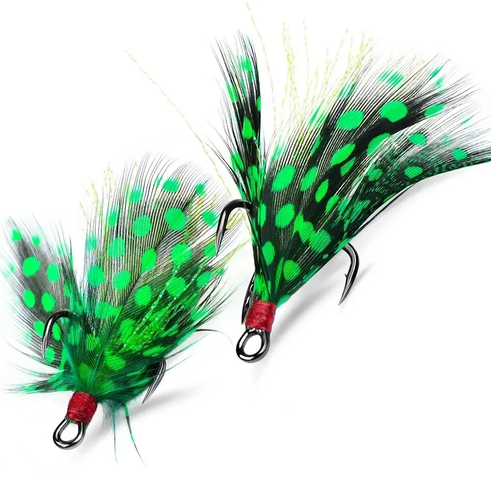 6 # -10 #   خطافات حادة ثلاثية الحجم، ميزة شائكة، تصميم قوة، خطافات صيد من الفولاذ الكربوني، زخرفة الريش، مادة فولاذية كربونية