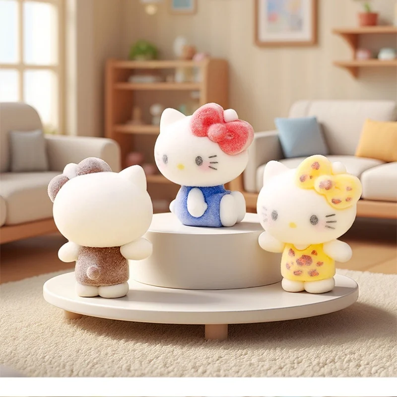 Nuova bambola carina KT cartoon, peluche alla moda, abbinamento istantaneo, piccola decorazione per soggiorno o scrivania, regalo con borsa cieca