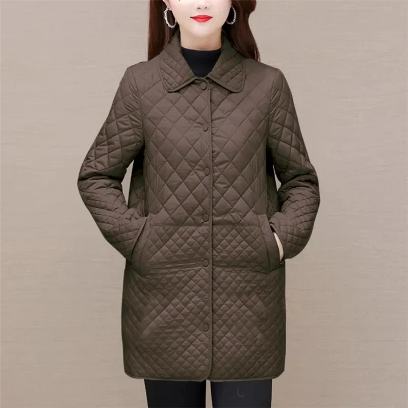 

Женское зимнее пальто средней длины из хлопка в клетку с бриллиантами