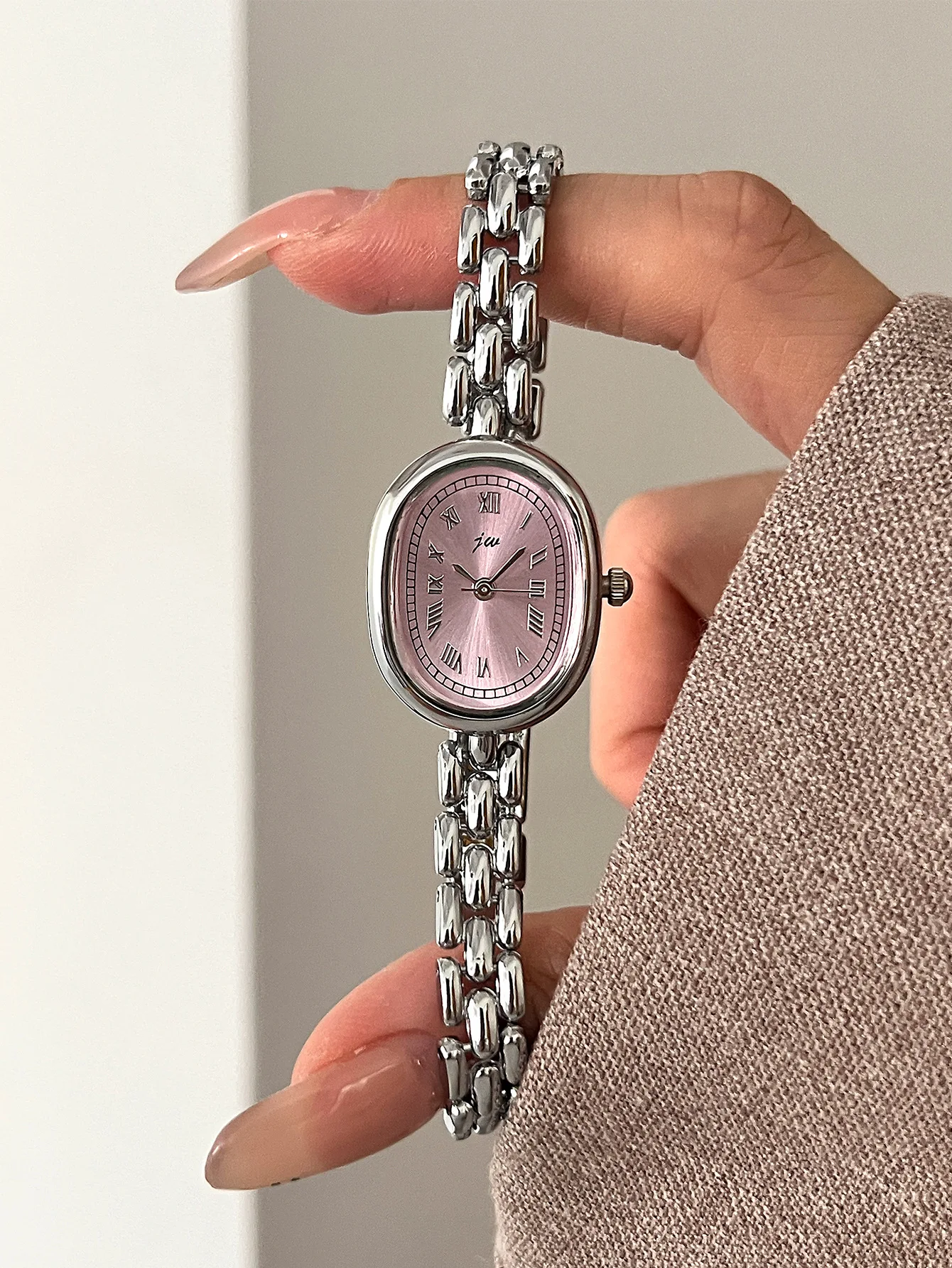 Ladies' Watches: Simple, Niche, High Aesthetic, Artistic, Versatile Oval-Shaped Female Fashionable Quartz Clock Wristwatches image 5