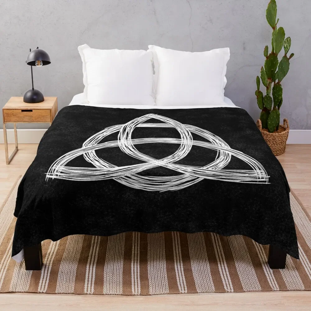 

Charmed Sign / Triquetra / Witches Knot / Witch Symbol Drawing for Spiritual Women Throw Blanket Blankets For Bed Plush Blankets