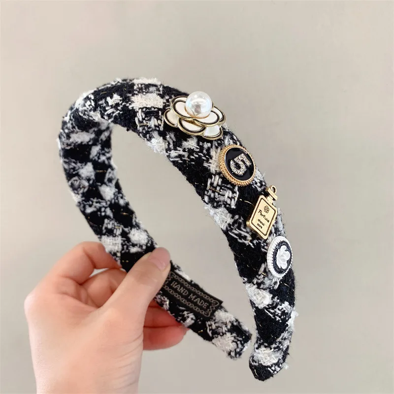 Black White Camellia Embroidery Women Hairband Hair Hoop 2023 Autumn Winter French Fashion Woolen Weave Padded Headband