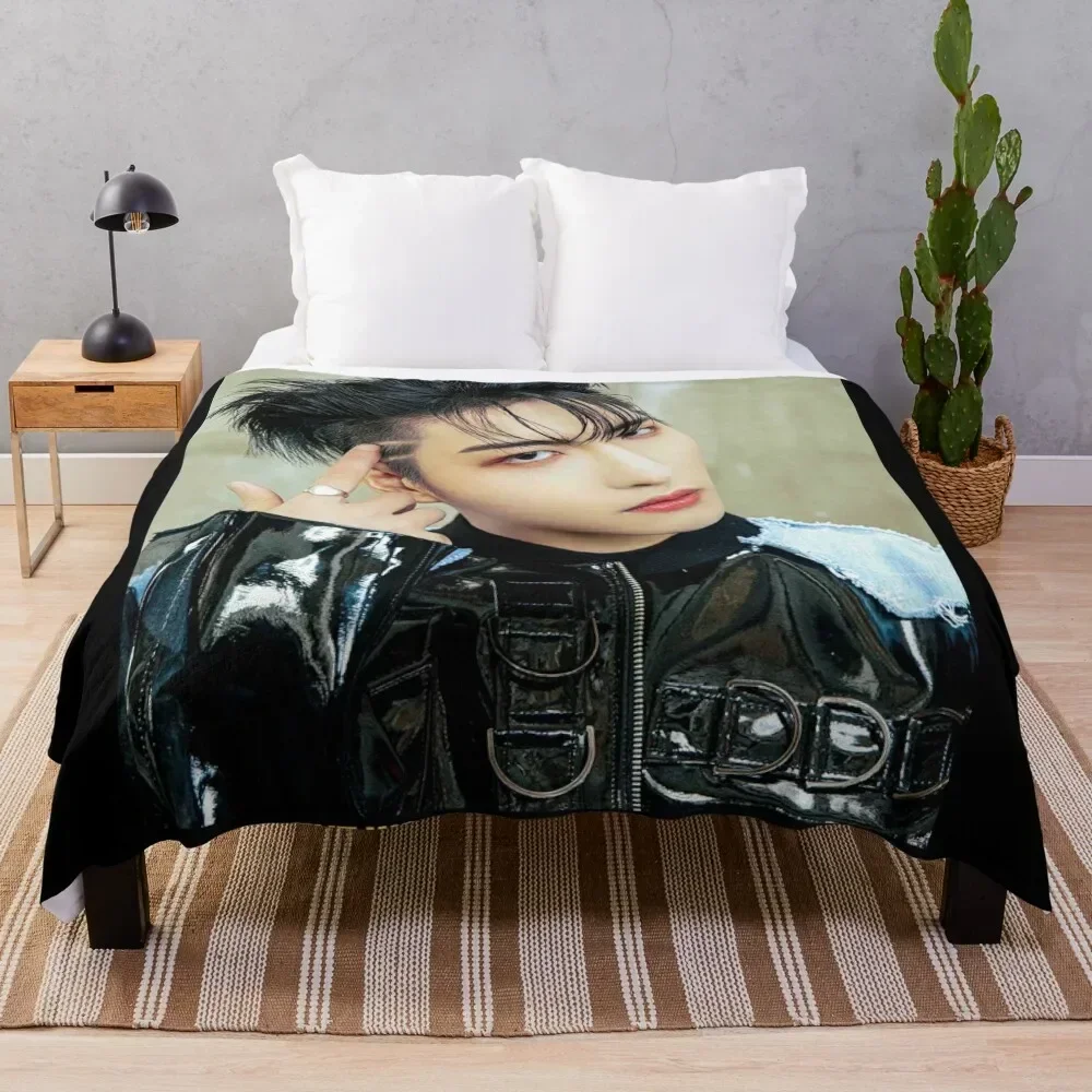 Seonghwa - Ateez Throw Blanket Shaggy Soft Stuffeds Blankets