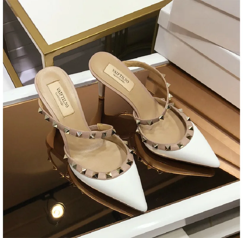 Sandalias de piel auténtica para mujer, zapatos de tacón alto con remaches, clásicos, puntiagudos, sexys, para fiesta y boda, 2024