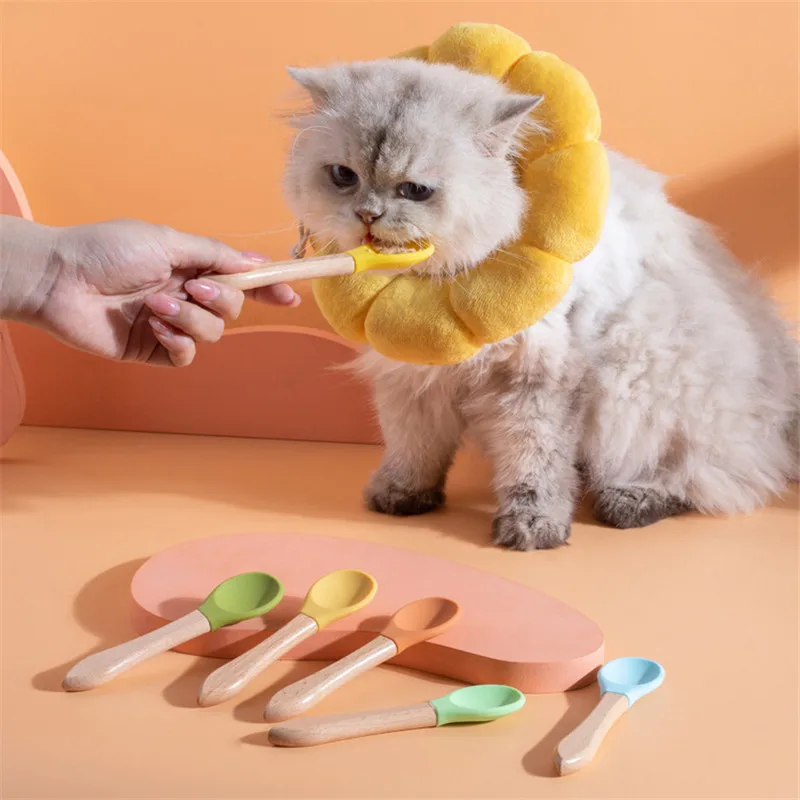 Pet Spoon Canned Cat Spoons Wooden Handle Silicone Food Grade Wet Food for Kittens Fresh Food Feeding Spoon Pet Supplies