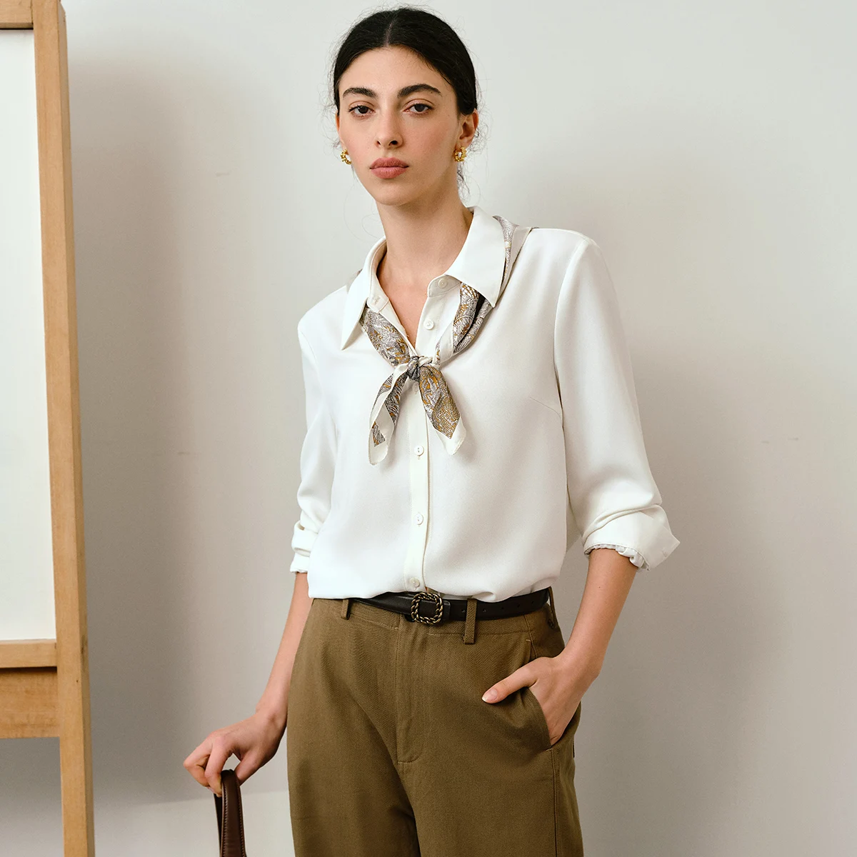 

Женская французская белая рубашка OLrain с отложным воротником, длинным рукавом, блузка, осенняя коллекция 2026, для офиса, с шелковым шарфом, топы M57QC000162