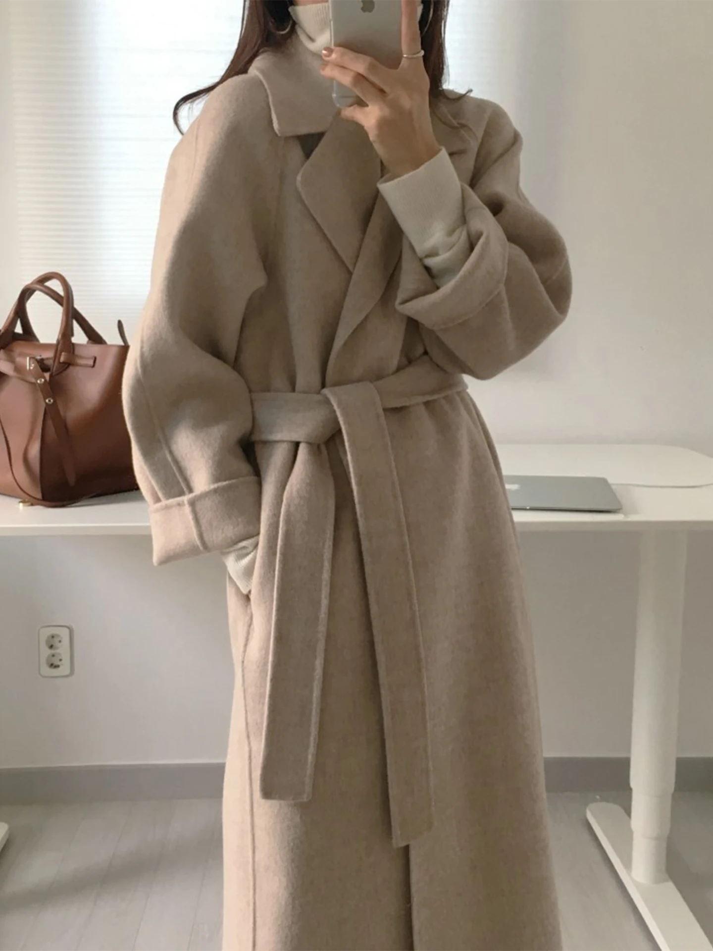 

Шикарное винтажное зимнее шерстяное пальто с длинным поясом и воротником, однотонное шерстяное пальто с завязками на талии для женщин, корейский свободный крой