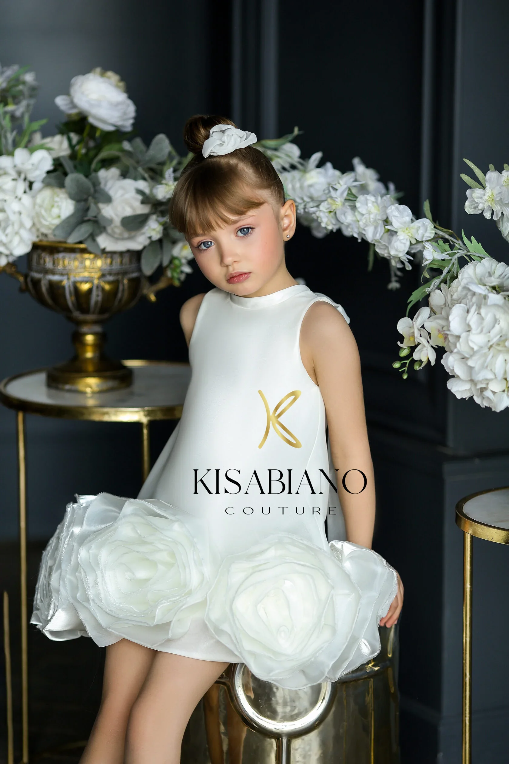 カスタマイズされた白いフラワーガールのドレス結婚式のための女の赤ちゃんの誕生日ドレス手作り花初聖体ドレス