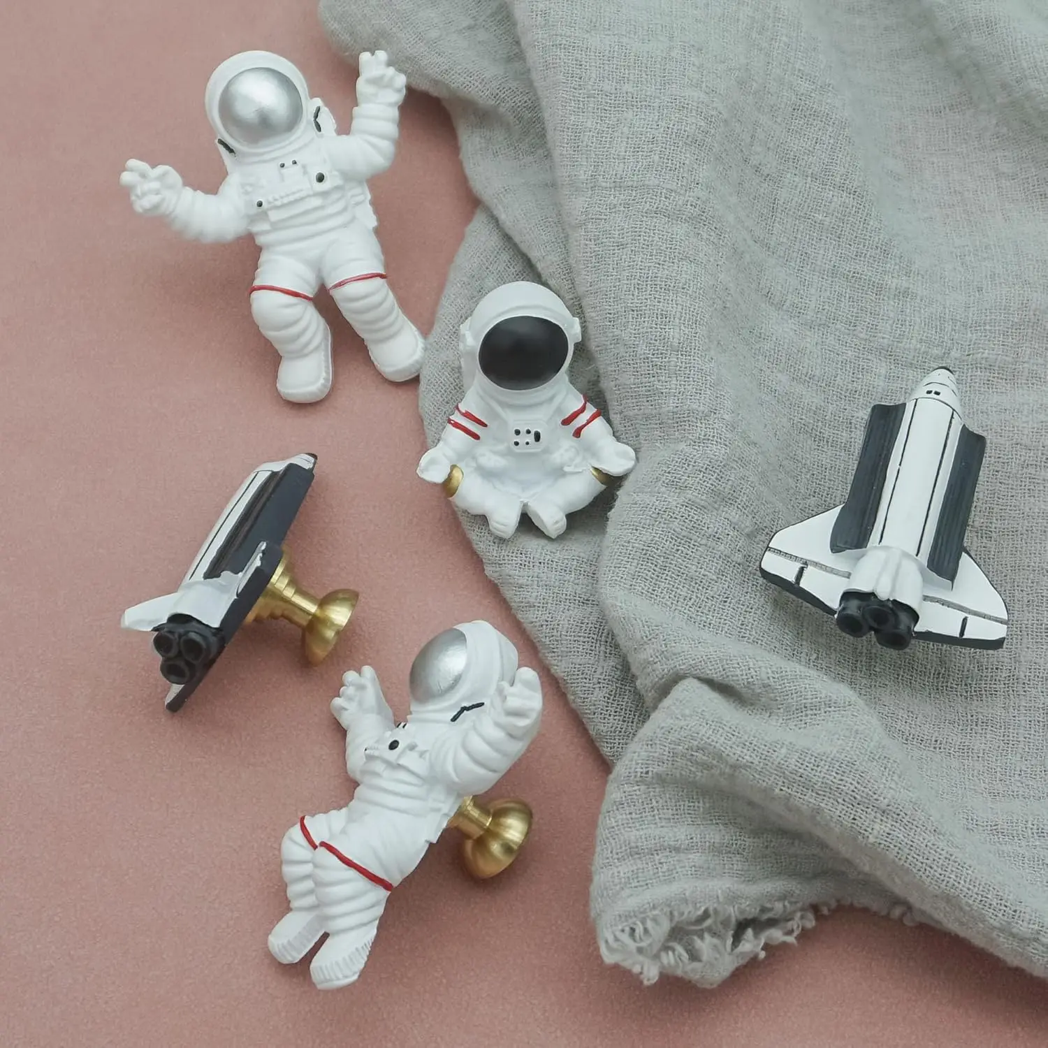 Cute Planet Shaped Cabinet Handles for Children's Room Home Decor Wardrobe Pulls Resin with Brass Colorful Furniture Handles 1PC