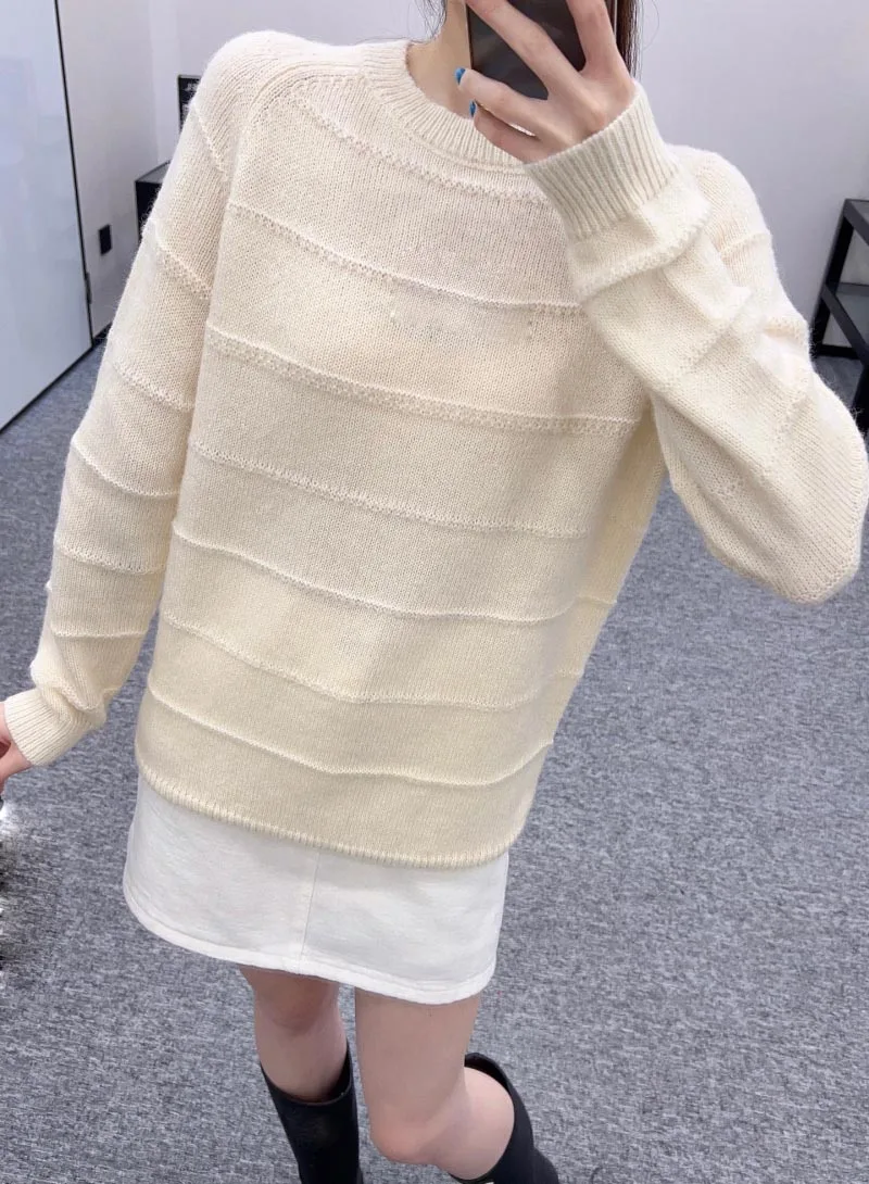 2024 Autumn New Women's Sweater Fashion Exquisite Casual Style Knitted Round Neck Ivory White Horse Sea Hair Sweater Hoodie