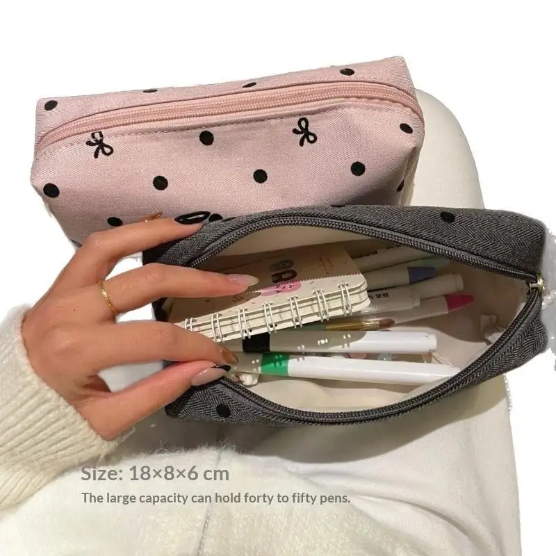 Tragbare Stoff-Federtasche für Schüler im koreanischen Stil, gepunktete Federtasche mit großer Kapazität, modischer Schreibwaren-Organizer, Kosmetiktasche – Detail 5