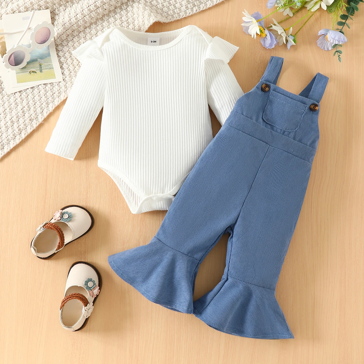 

PatPat 2pcs Baby Girl 95% Cotton Ribbed Ruffle Solid Long-sleeve Romper and Pocket Flared Overalls Set