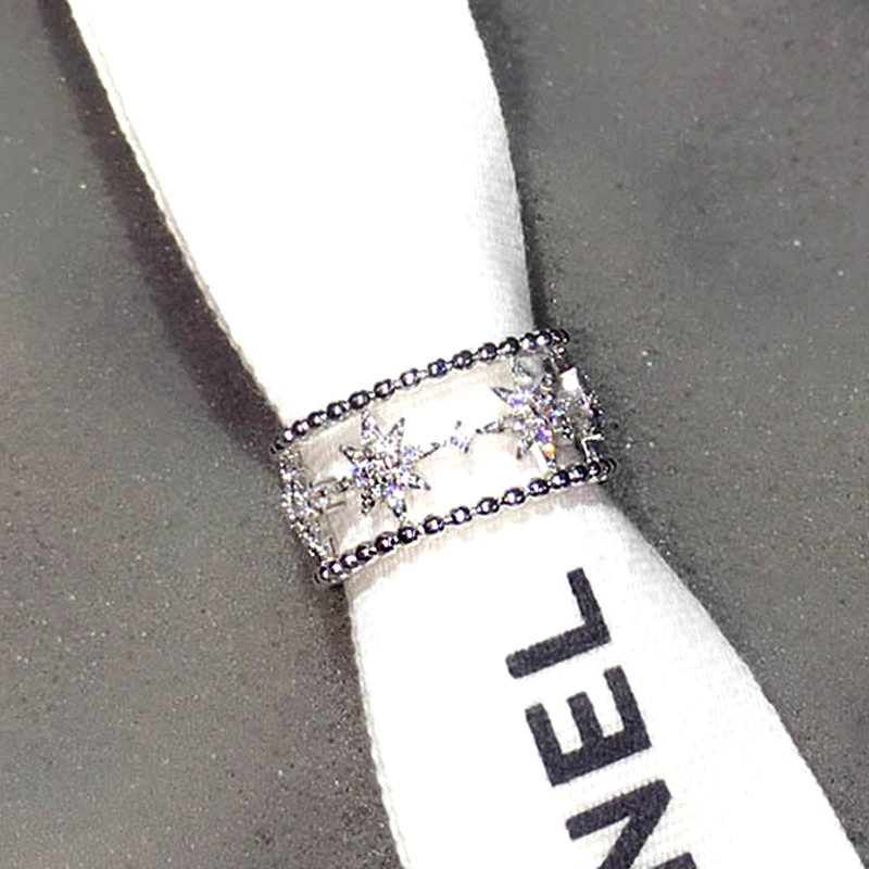 

NEW ARRIVAL Korean Super Micron Inlaid Exquisite Crystal Rings Adjuisite Stars Delicate Temperament Open Elegant Trendy Rings