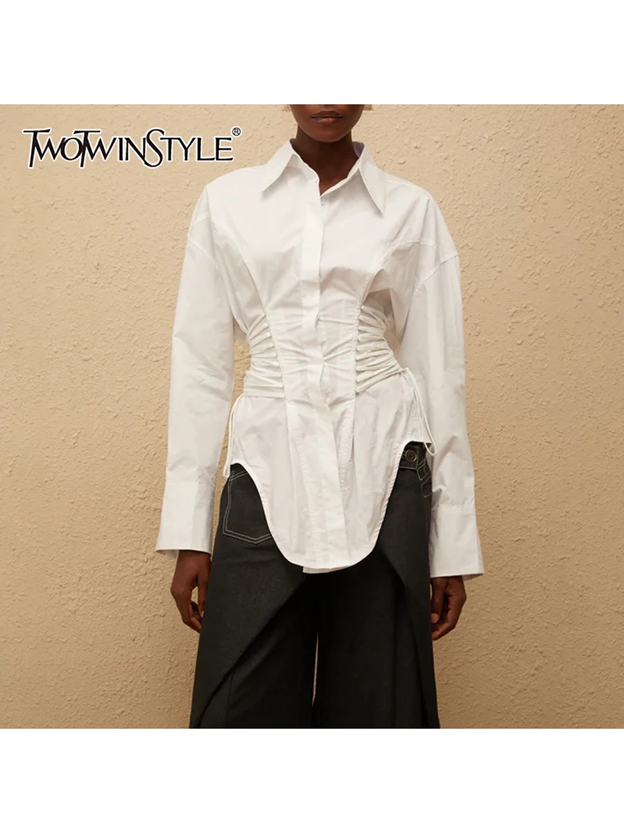 

TWOTWINSTYLE однотонные утягивающие модные рубашки для женщин, туника с длинными рукавами и лацканами, лоскутная элегантная рубашка на шнуровке, женская одежда, новинка