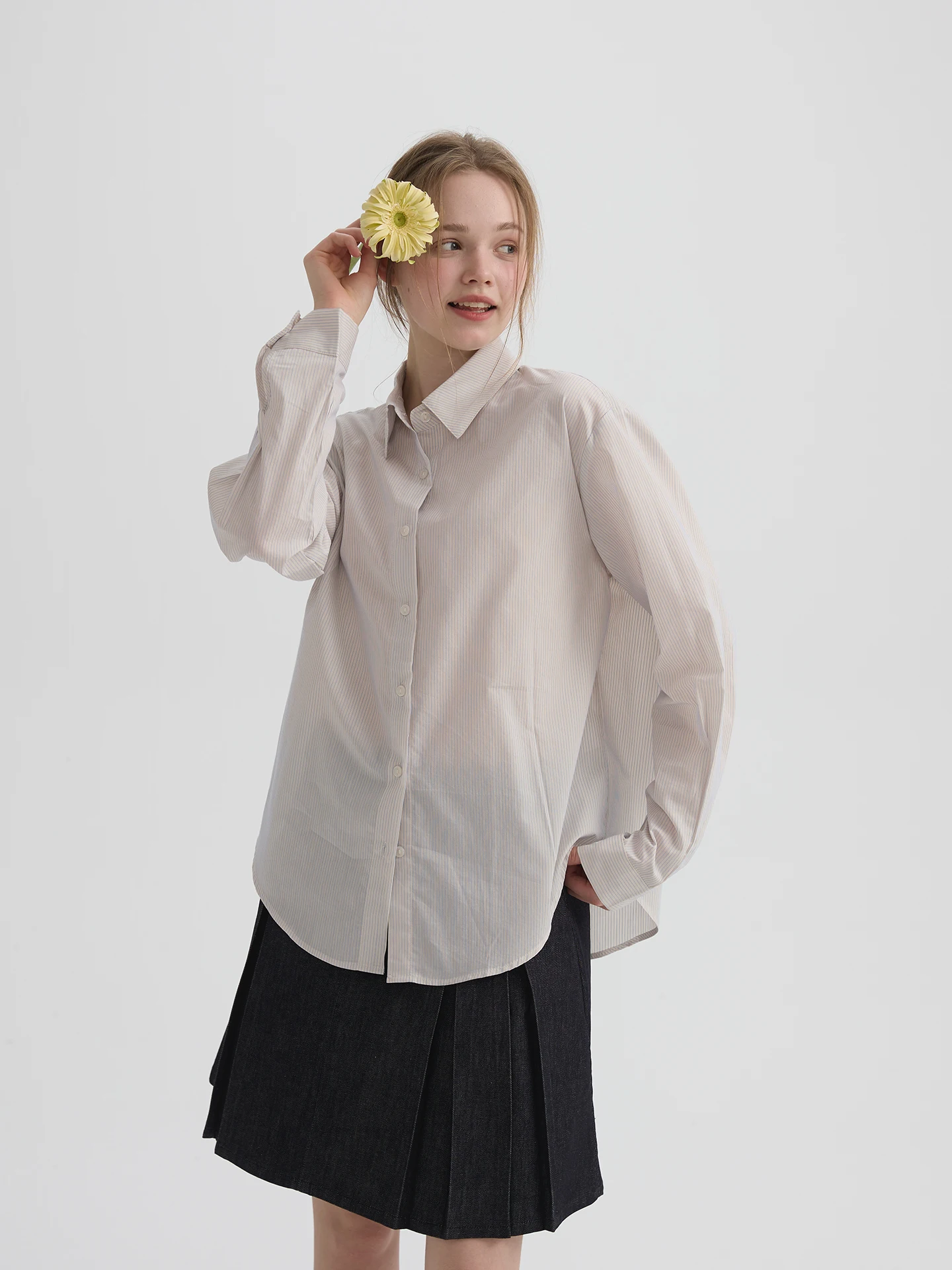 

Willbewell College Style White Blue Stripes Thin Collar Long Sleeve Shirt Women's Loose Fit Cotton Nylon Blend Spring 2026