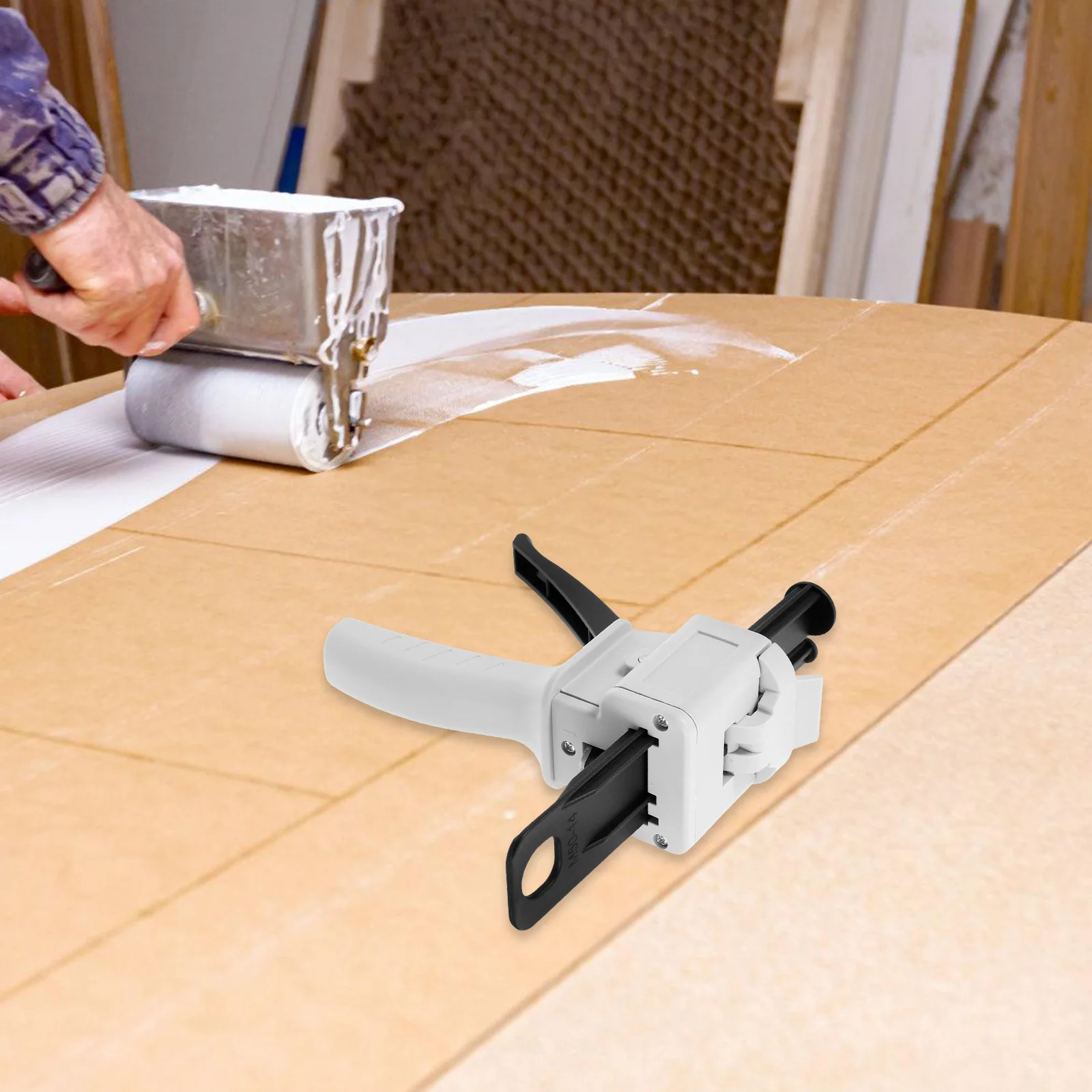 

Hot Melt Glue 4:1 Metal Clip Double Barrel Manual Dispenser 50ml Capacity Precision Application Plastic Adhesive Sprayer