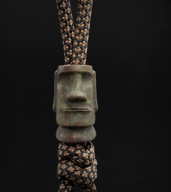 

Hand-Made Bronze Easter Island statue/Moai Pendant EDC Umbrella Rope Pendant Beads Key Chain Accessories Paracord Beads