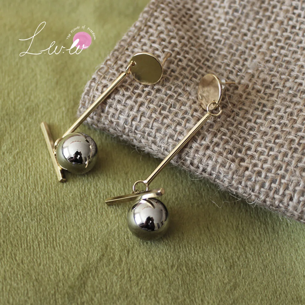 

Unique linear style gray pearl earrings, silver needle earrings, alloy linear pendant, long earrings