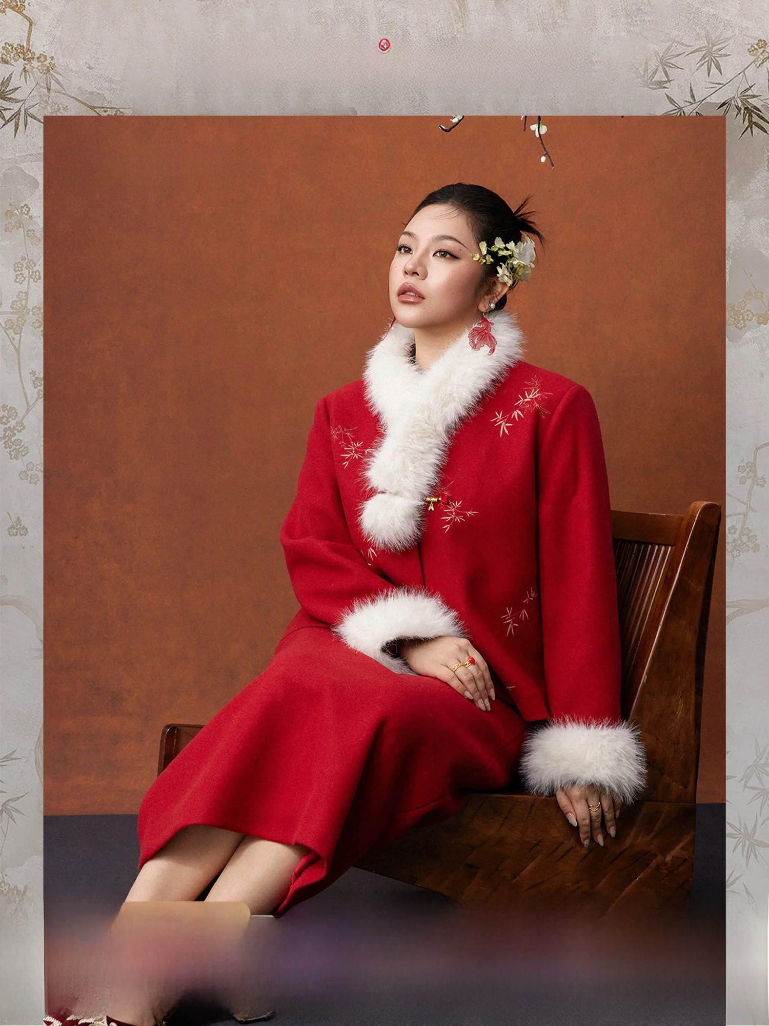 

Новый комплект Plusmall: куртка-пуховик с вышивкой в китайском стиле и съемными рукавами, а также юбка. Модный зимний комплект верхней одежды.