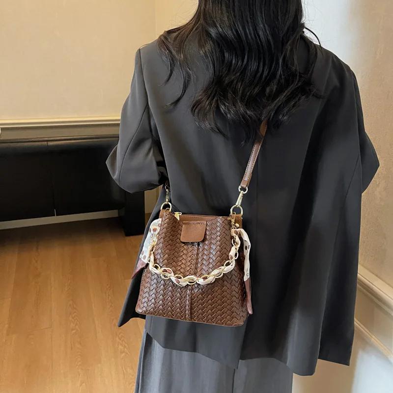 Woven bag female popular retro commuter bag messenger bag fashion niche design bucket bag