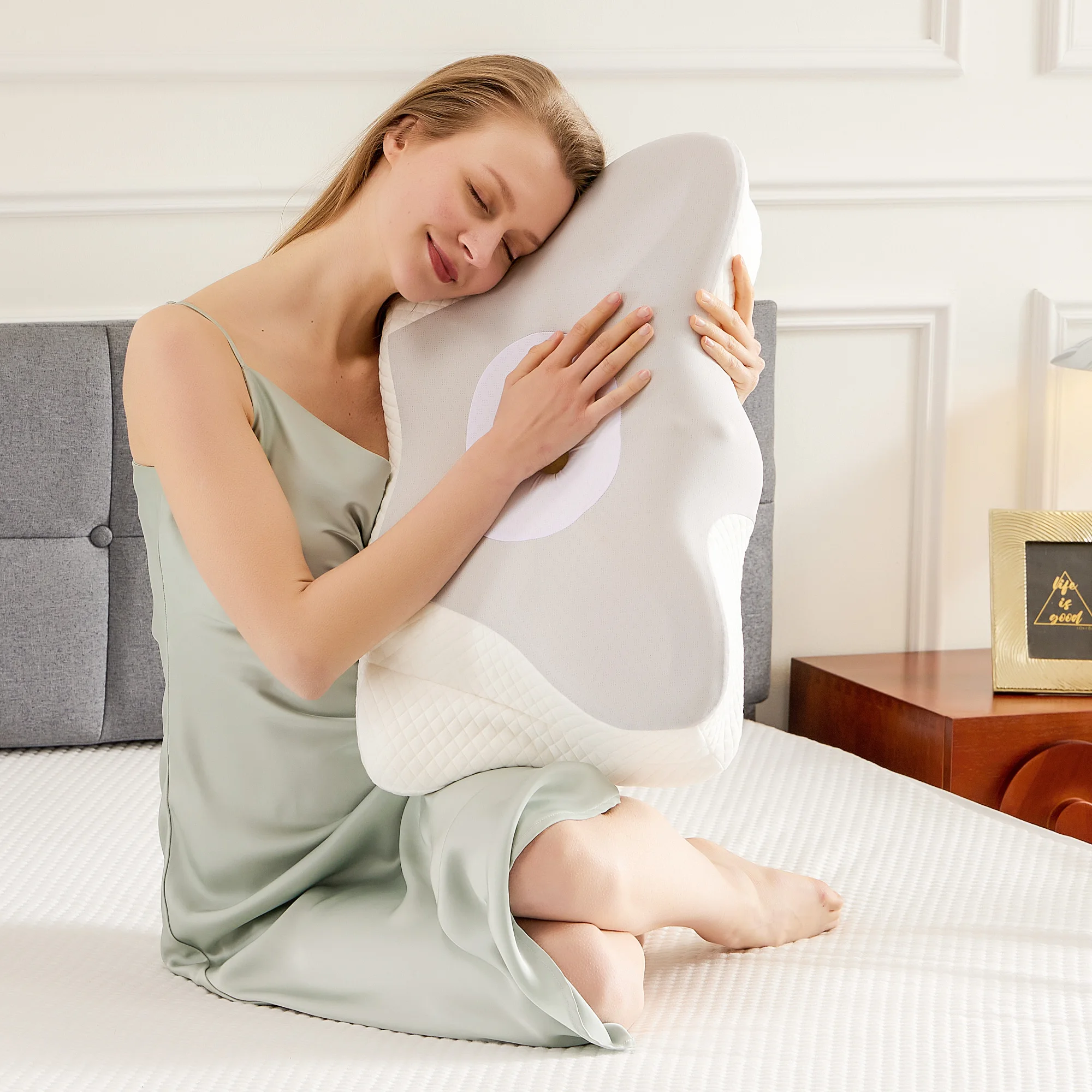 Ergonomic Queen Size Memory Foam Neck Pillow