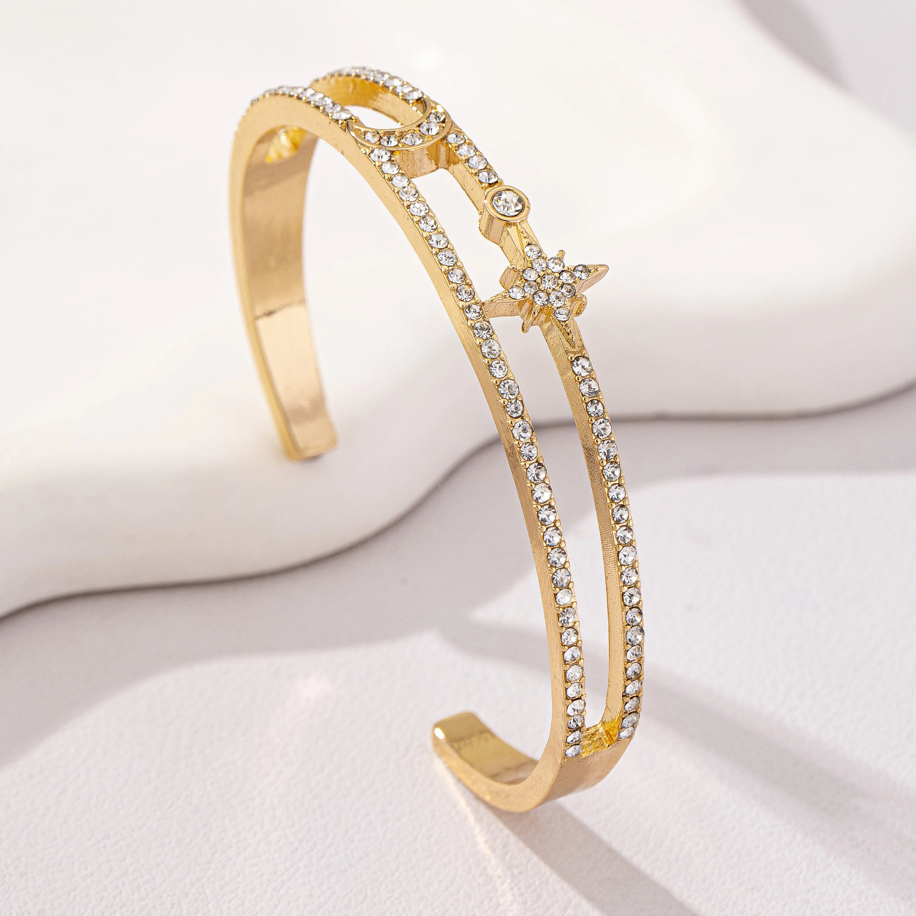 

Fashionable European American style punk casual metal inlaid with crystal stars and moon bracelets travel jewelry