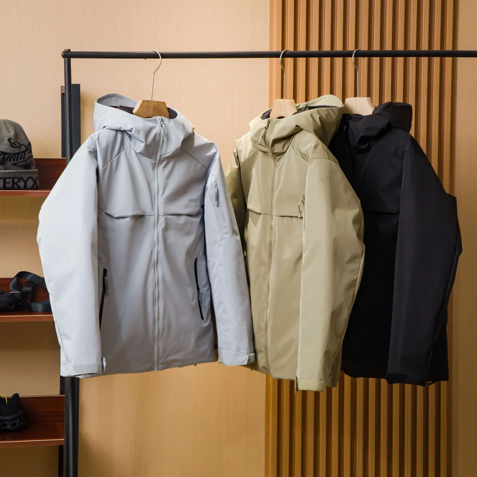 بدلة تزلج خارجية من Macai سميكة مقاومة للماء وقابلة للتنفس ومقاومة للرياح من نسيج البوليستر سترة بغطاء للرأس متينة لملء معطف الشتاء