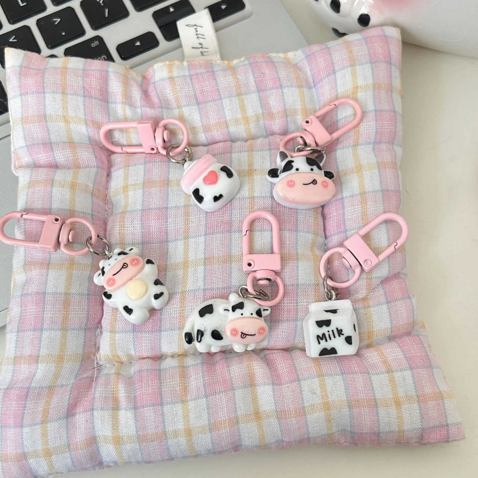 5 Pieces cartoon Glossy Black and White Cow Creative Keychains Cream Glue Resin Keychains Bag Decoration Phone Charm