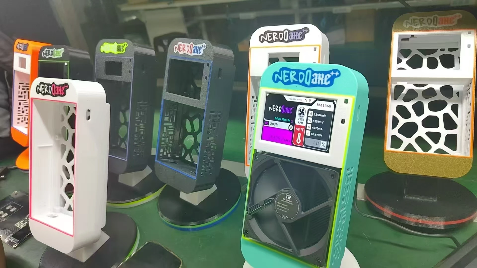 NerdMiner NerdQAxe++ Bitaxe 4.8T BTC Solo Miner 4.8T-5TH/S 80W met EU/US/UK/AU-stekker NerdQAxe 4.8 BM1370 chips NerdQAxe