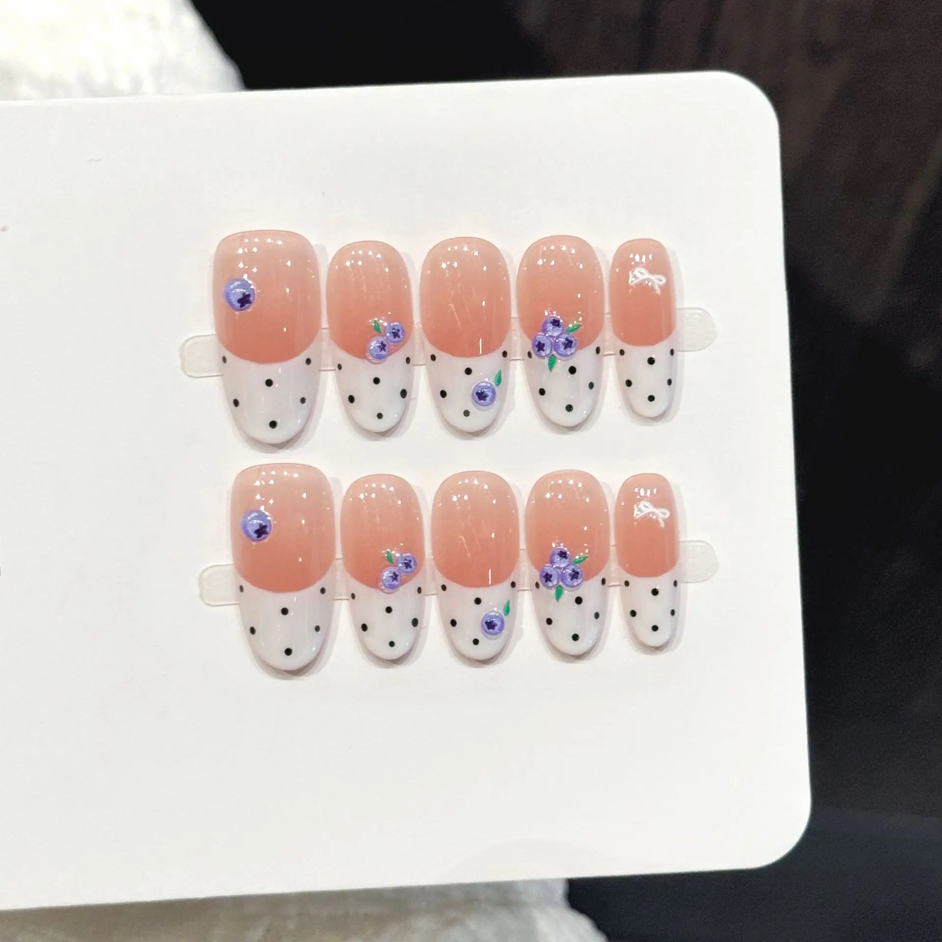 10 Stück ovale handgefertigte Press-On-Nägel, nackte rosa Katzenaugen-Schleifen-Diamantornamente, geeignet für Partys und den täglichen Gebrauch. – Detail 5