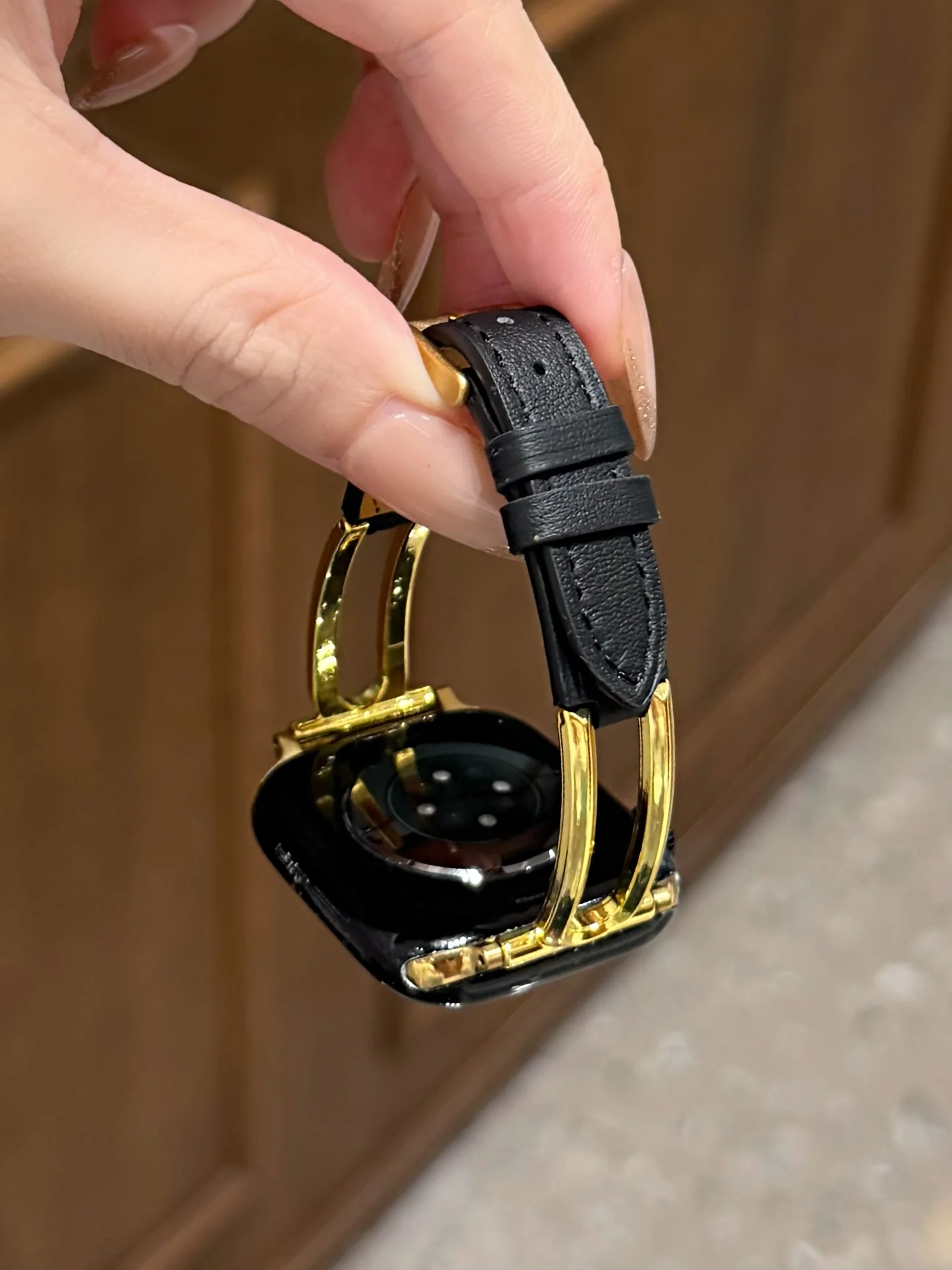 Advanced U-shaped buckle leather strap For Apple Watch band 11/10/9/8/7/6/5/4/3 38mm 40mm 41mm 42mm 44mm 45mm 46mm 49mm Strap