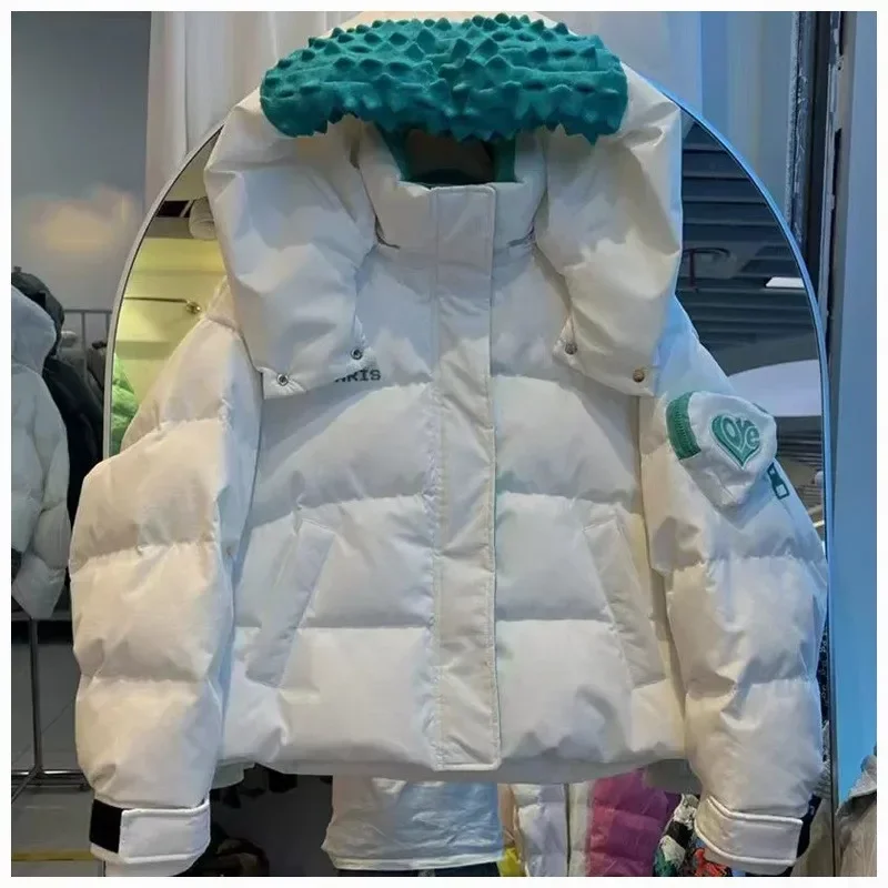 Moda grosso curto para baixo jaqueta inverno nova cor contrastante com capuz saco de amor solto casual chique pato branco para baixo casaco para mulher