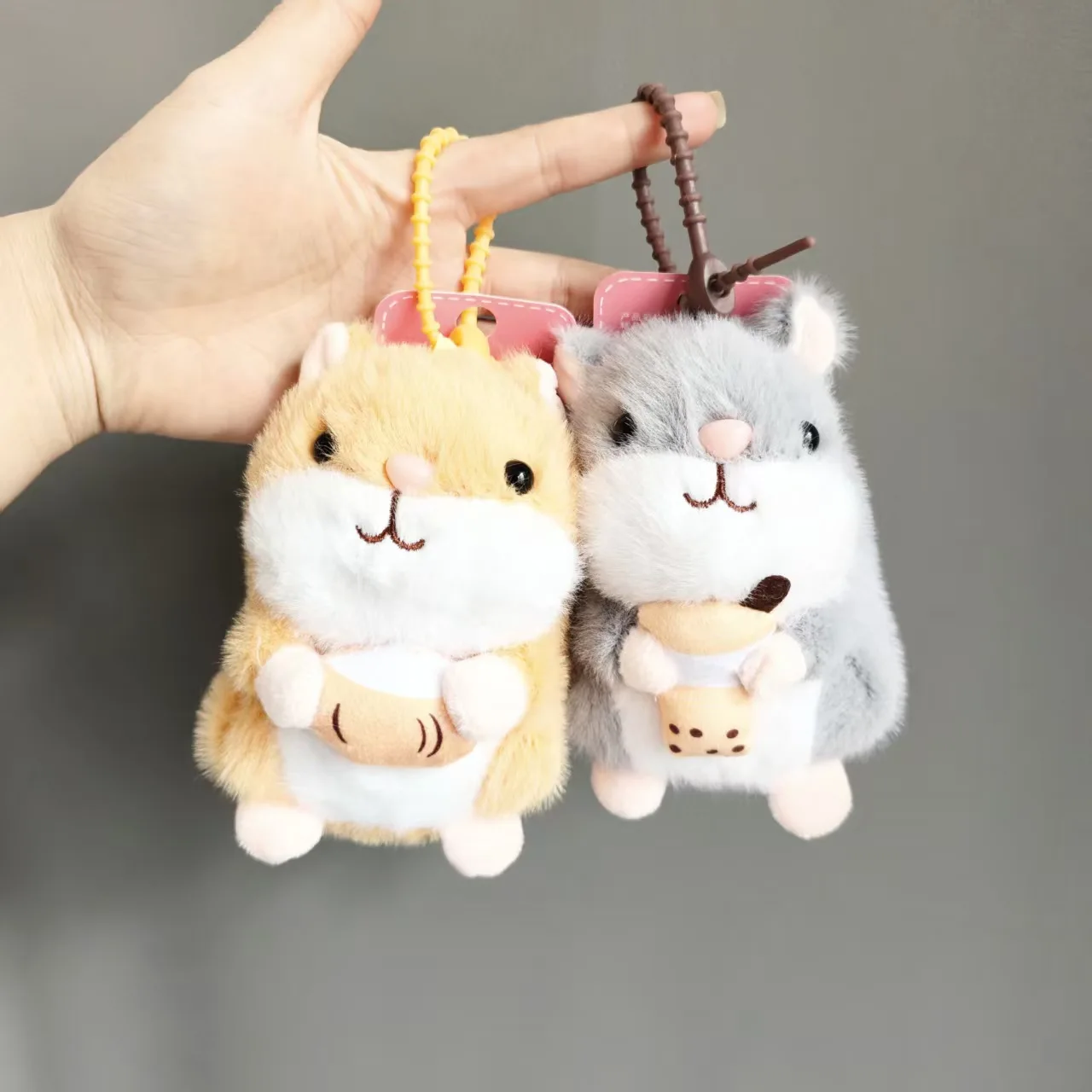 ตุ๊กตาหนูแฮมสเตอร์ขนปุย ตุ๊กตาน่ารัก ตุ๊กตาติดเครื่องเล่น ตุ๊กตาสำหรับเด็กผู้หญิง ของตกแต่งกระเป๋า พวงกุญแจจี้เล็ก